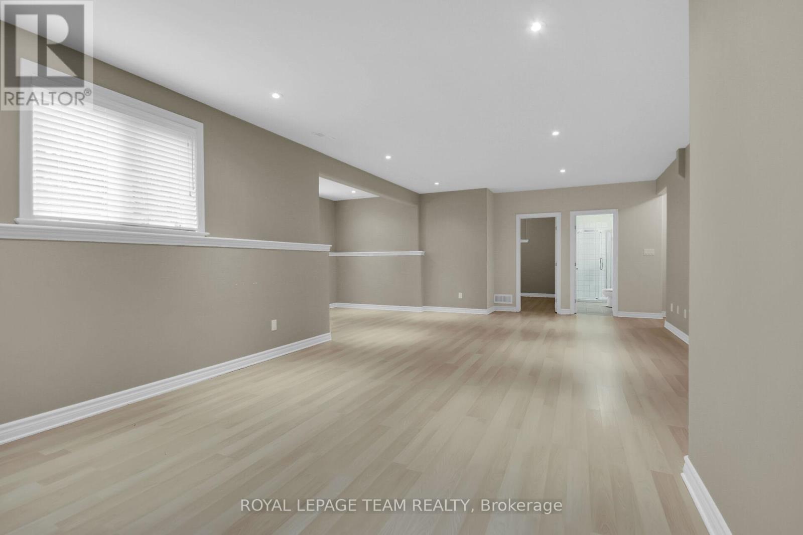 Photo 33 of 142 West Ridge Drive, Ottawa ON