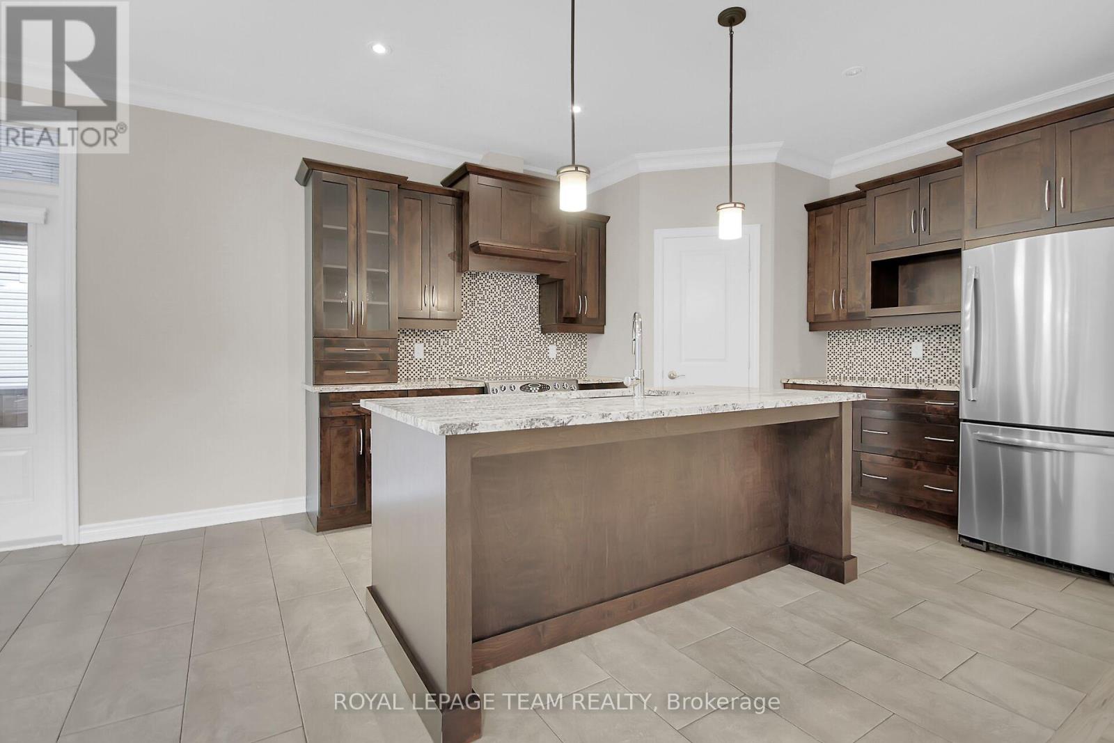 Photo 6 of 142 West Ridge Drive, Ottawa ON