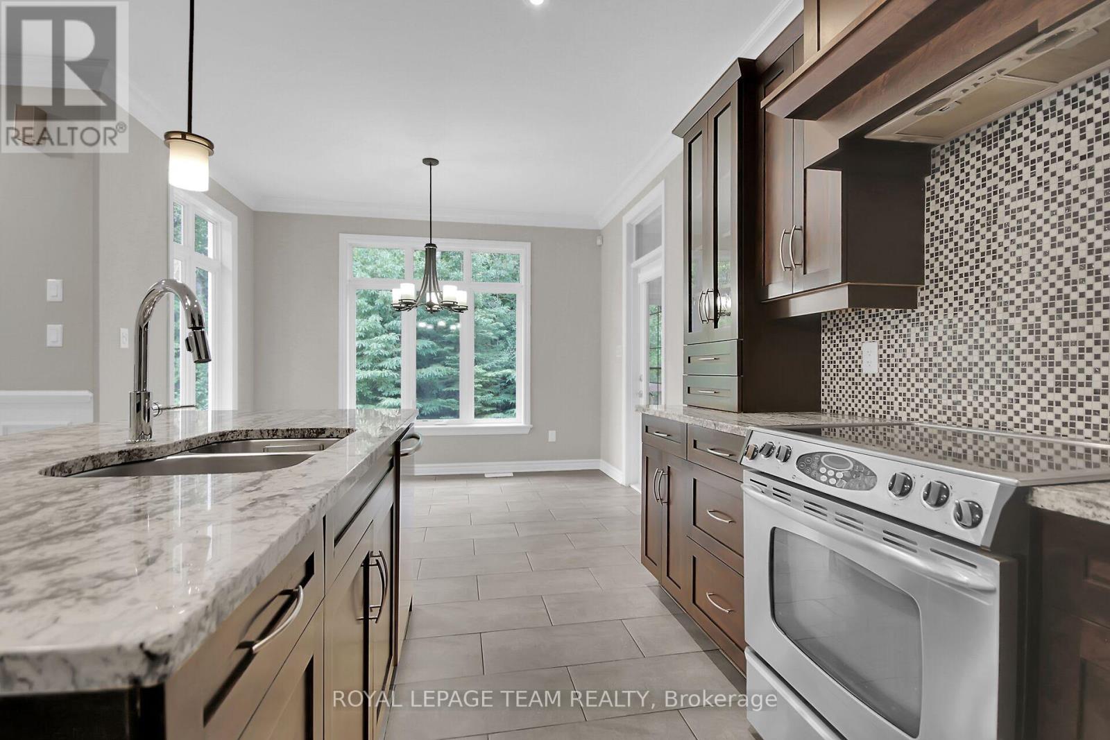 Photo 8 of 142 West Ridge Drive, Ottawa ON