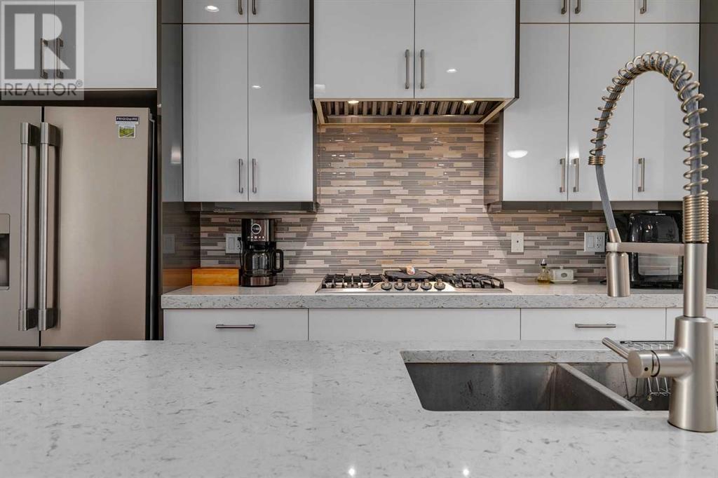 944 43 Street SW, Calgary, Alberta