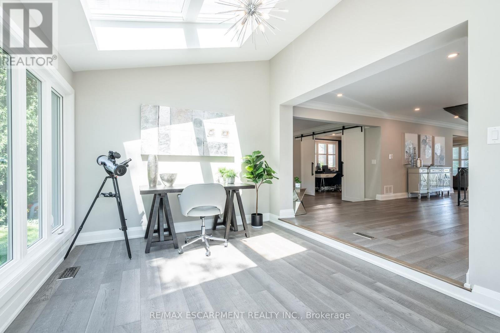 Photo 35 of 81 Flanders Drive, Hamilton ON