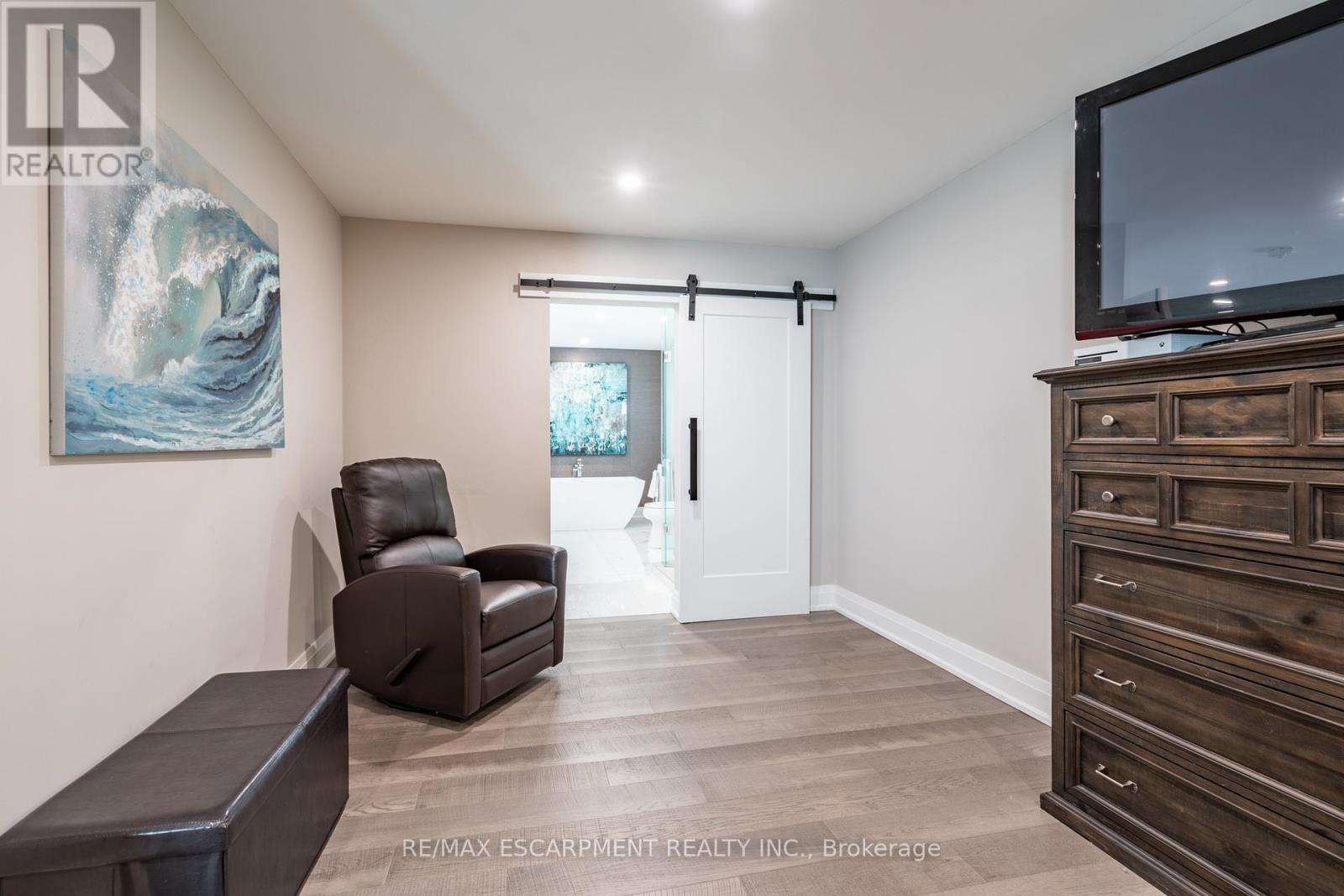 Photo 36 of 81 Flanders Drive, Hamilton ON