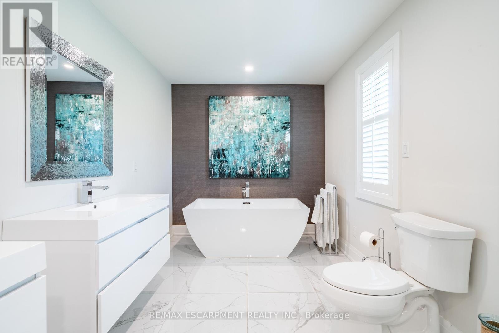 Photo 29 of 81 Flanders Drive, Hamilton ON