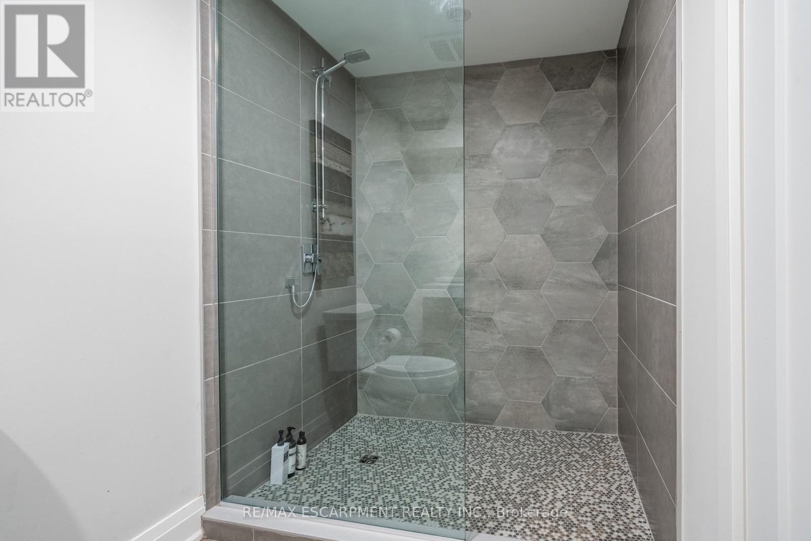 Photo 38 of 81 Flanders Drive, Hamilton ON