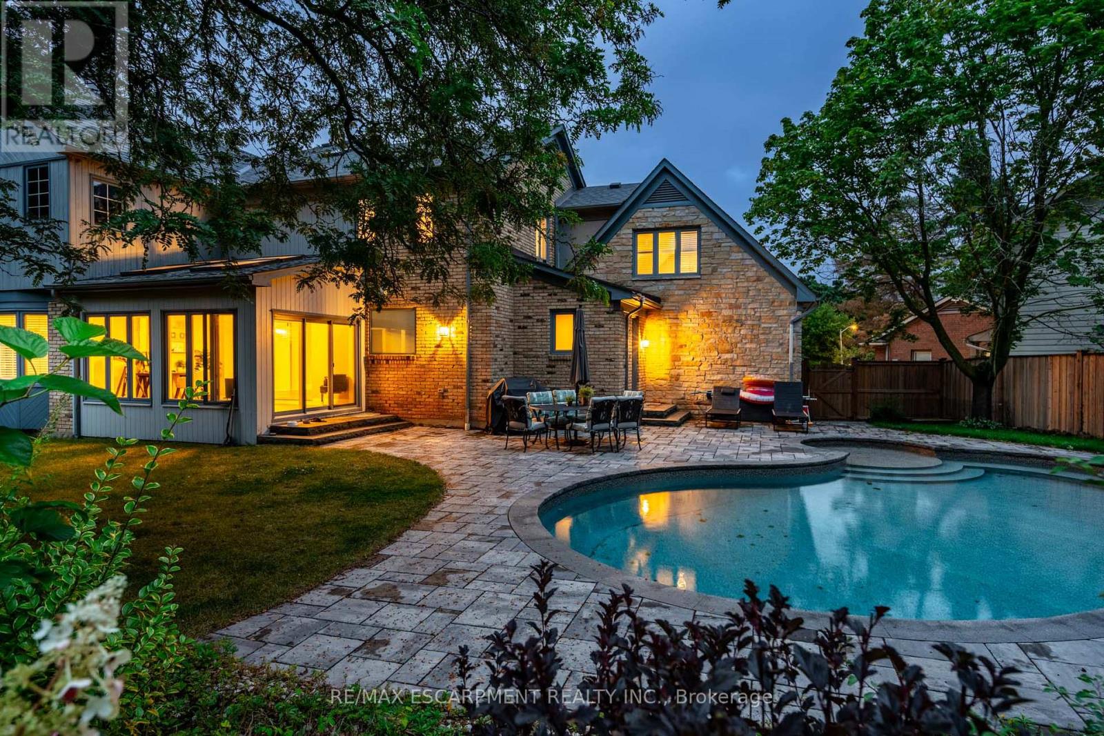 Photo 4 of 81 Flanders Drive, Hamilton ON