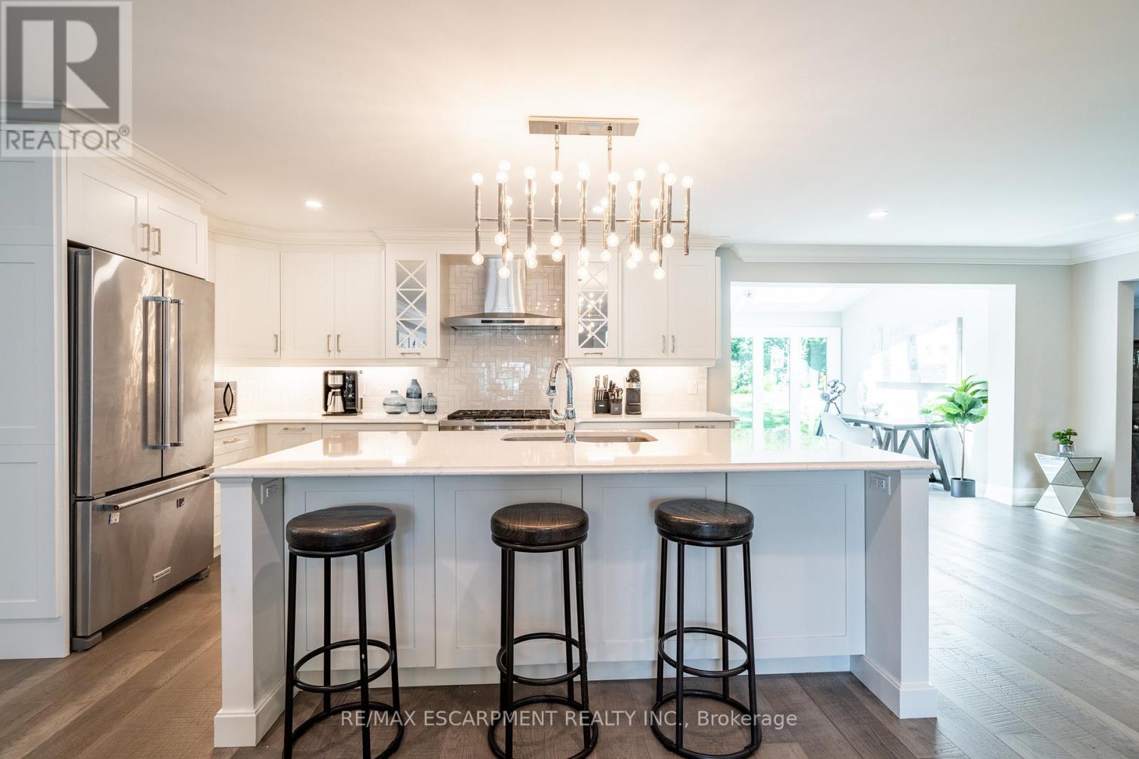 Photo 16 of 81 Flanders Drive, Hamilton ON
