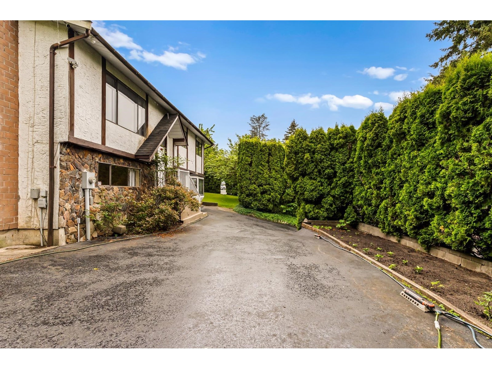 Photo 4 of 14142 Sunridge Place, Surrey BC