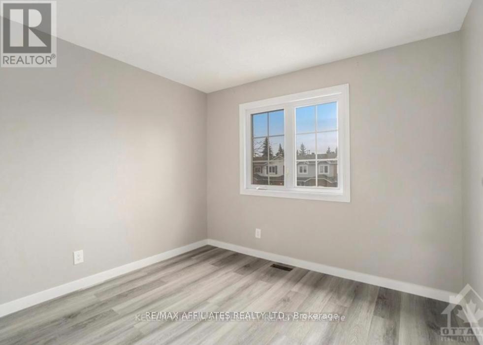 Photo 12 of 563 Latour Crescent, Ottawa ON
