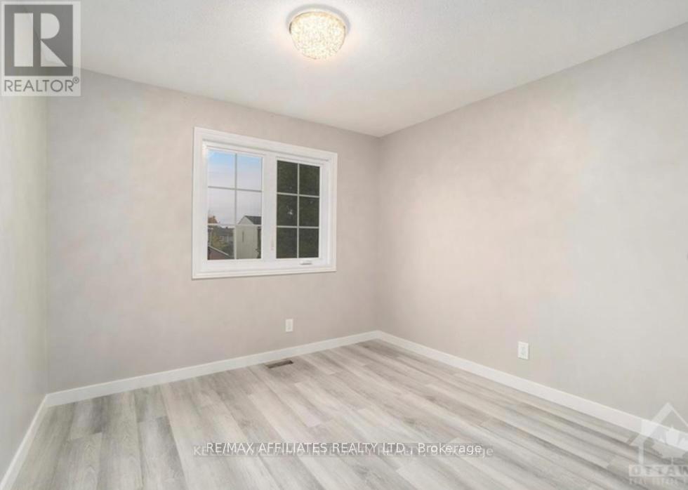 Photo 3 of 563 Latour Crescent, Ottawa ON