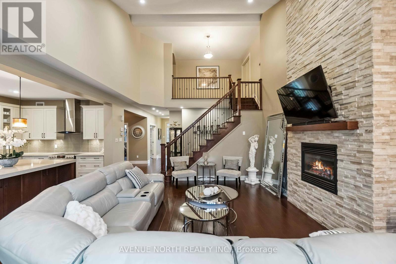 Photo 6 of 718 Bunchberry Way, Ottawa ON