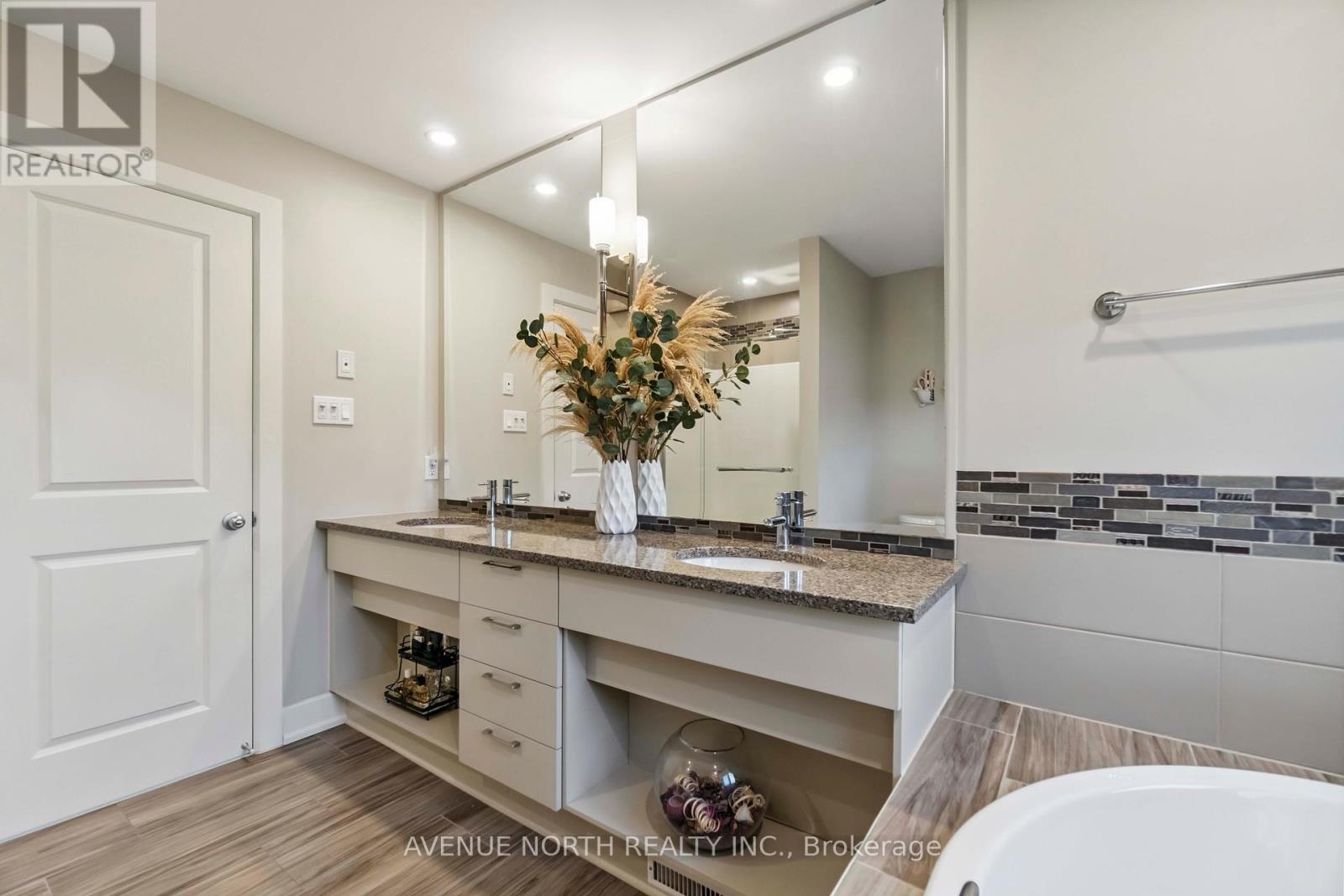 Photo 21 of 718 Bunchberry Way, Ottawa ON