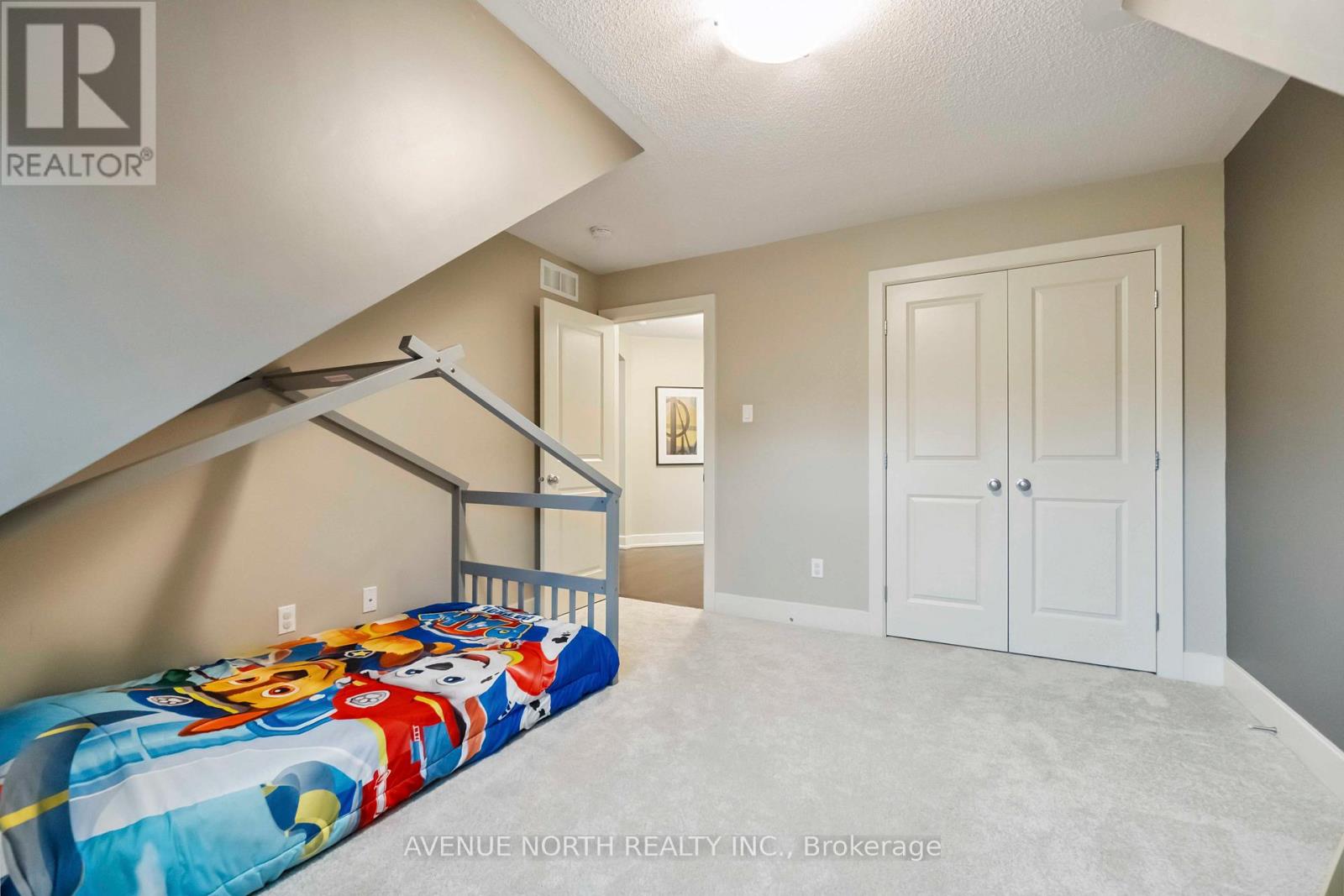 Photo 20 of 718 Bunchberry Way, Ottawa ON