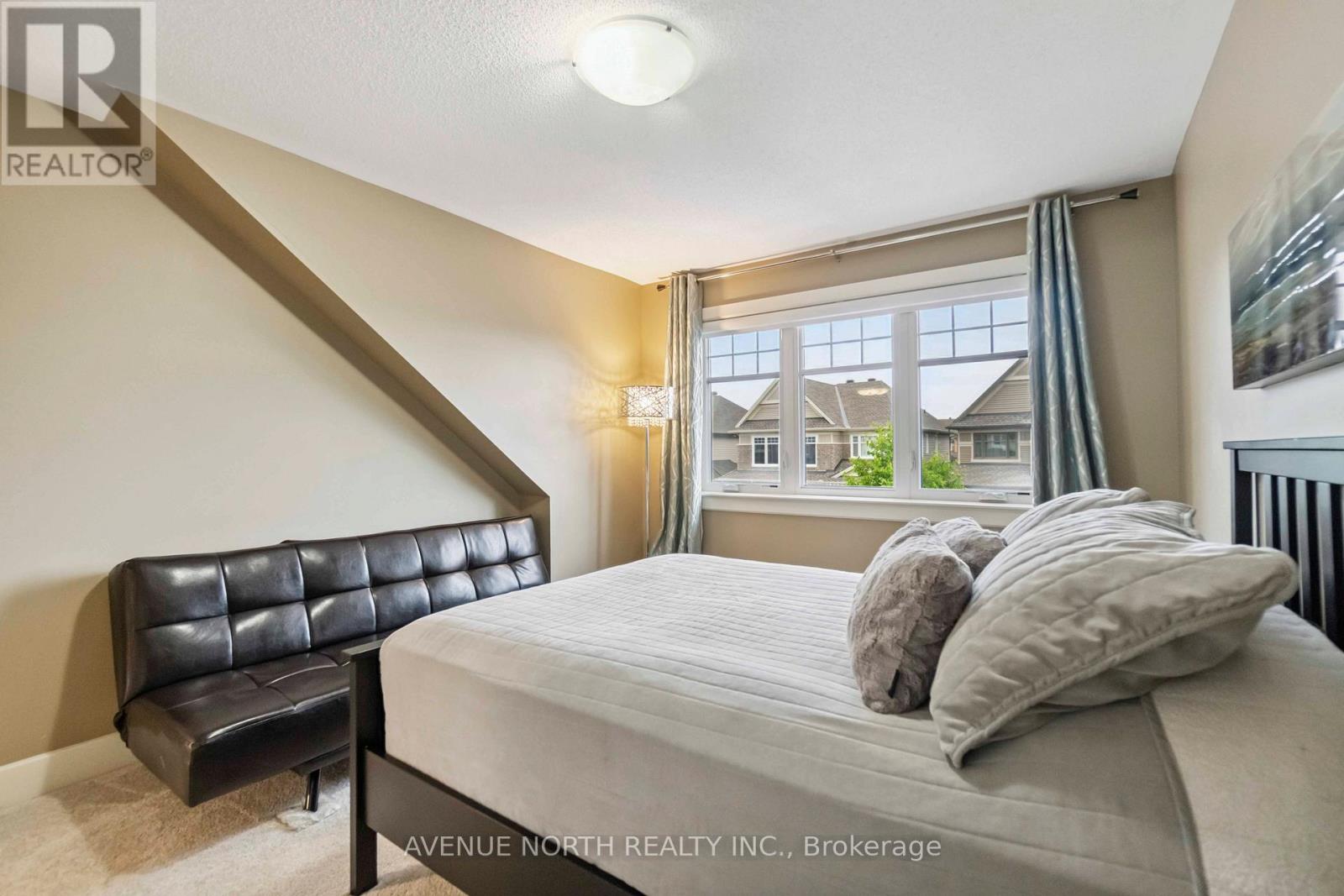 Photo 36 of 718 Bunchberry Way, Ottawa ON