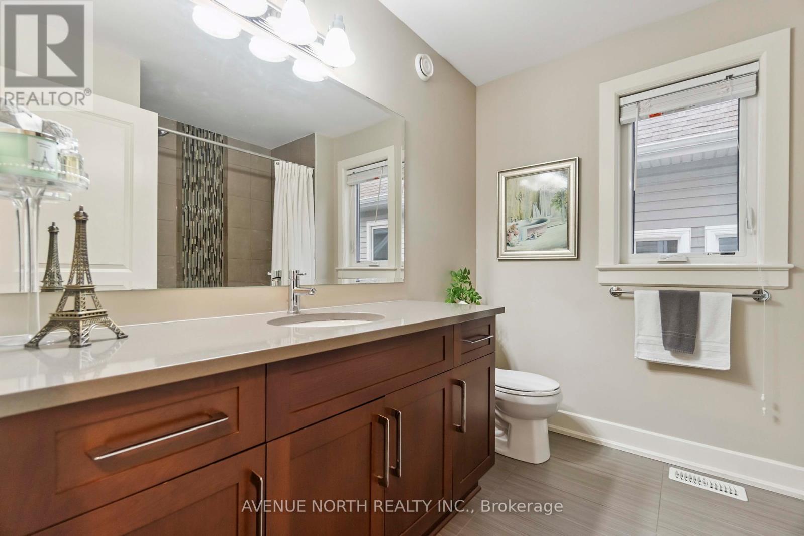 Photo 16 of 718 Bunchberry Way, Ottawa ON