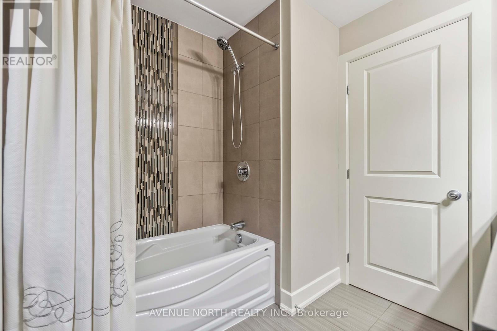Photo 5 of 718 Bunchberry Way, Ottawa ON