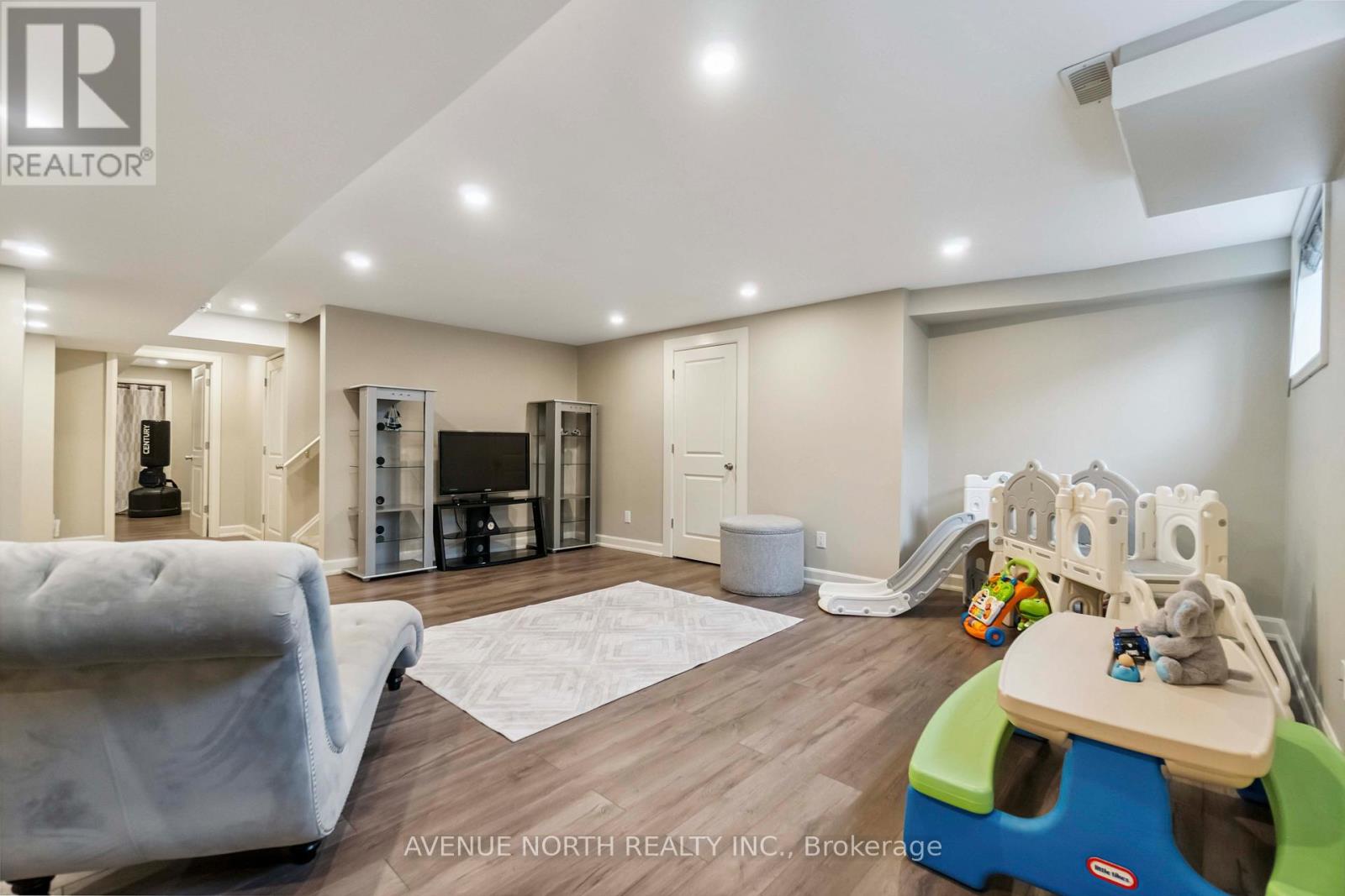 Photo 14 of 718 Bunchberry Way, Ottawa ON