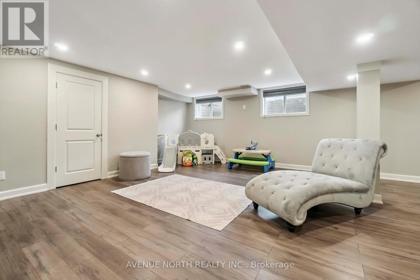 Photo 9 of 718 Bunchberry Way, Ottawa ON