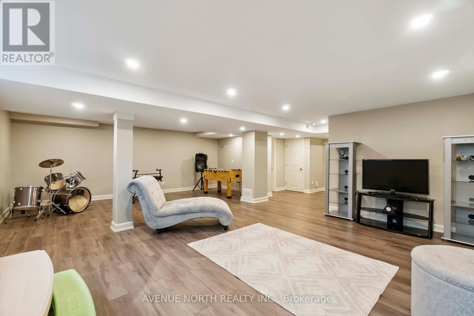 Photo 33 of 718 Bunchberry Way, Ottawa ON