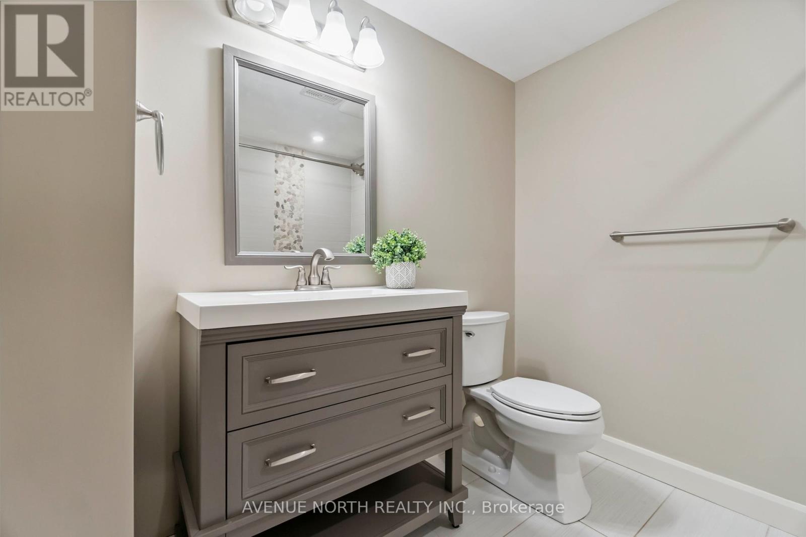 Photo 28 of 718 Bunchberry Way, Ottawa ON