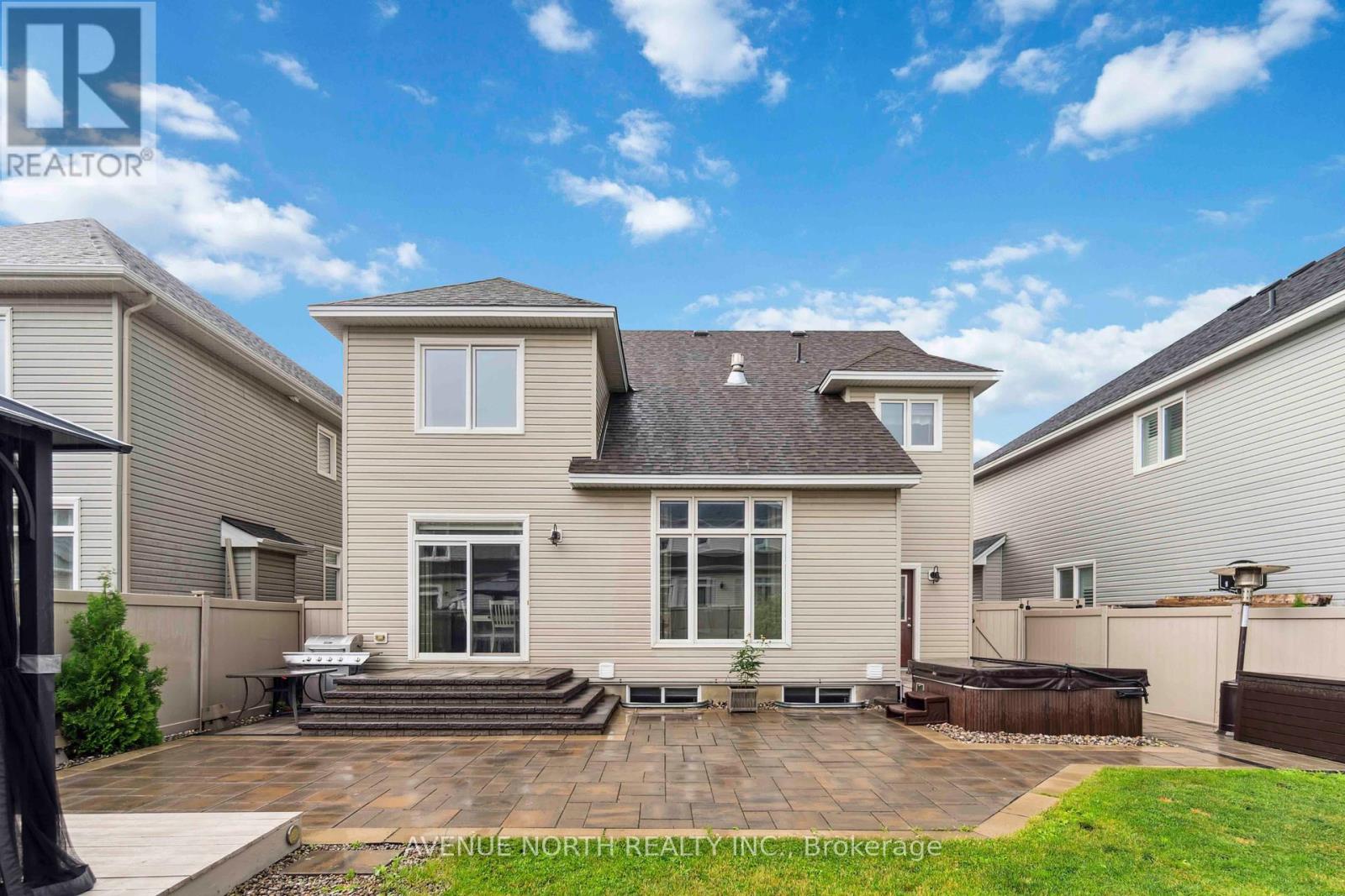 Photo 4 of 718 Bunchberry Way, Ottawa ON