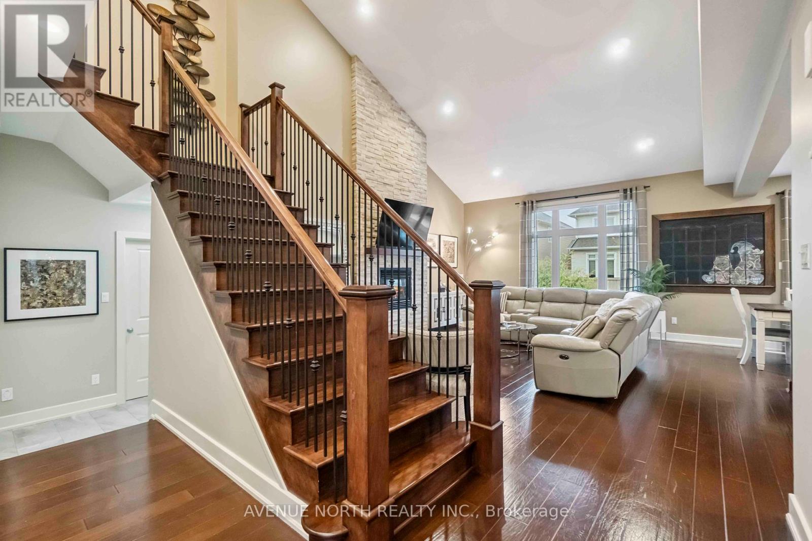 Photo 13 of 718 Bunchberry Way, Ottawa ON