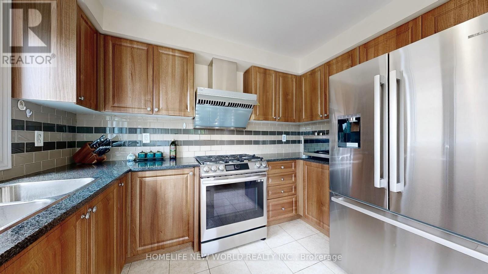 Photo 12 of 49 Kawneer Terrace, Toronto ON