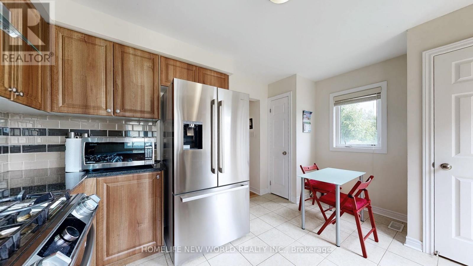 Photo 15 of 49 Kawneer Terrace, Toronto ON
