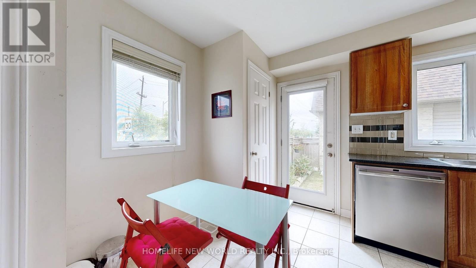 Photo 16 of 49 Kawneer Terrace, Toronto ON