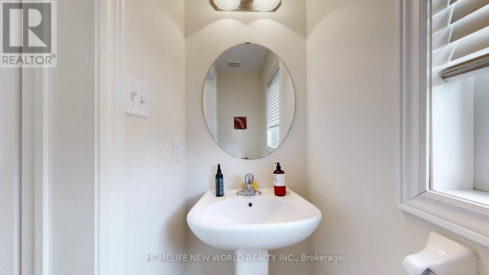 Photo 17 of 49 Kawneer Terrace, Toronto ON