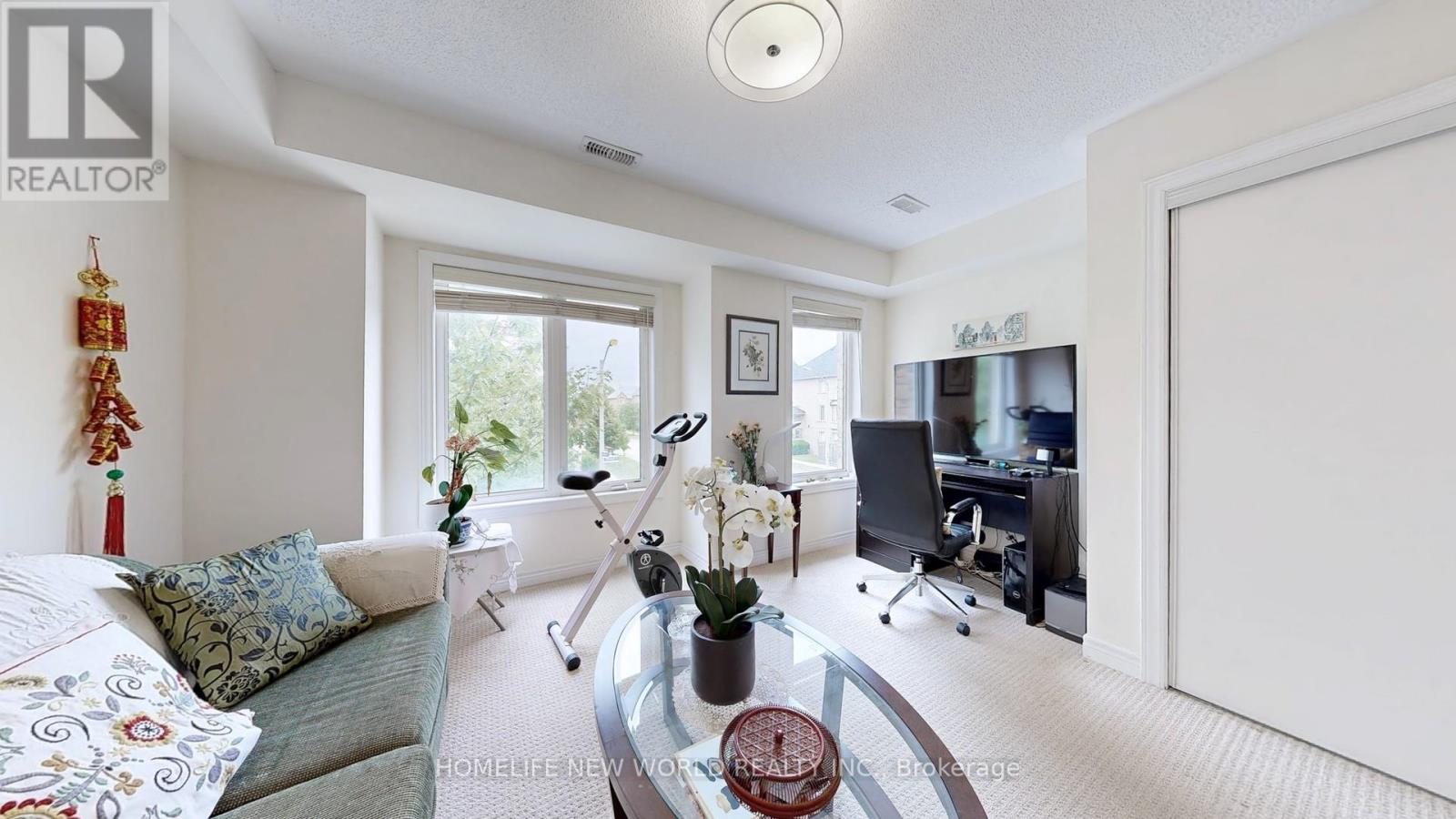 Photo 24 of 49 Kawneer Terrace, Toronto ON