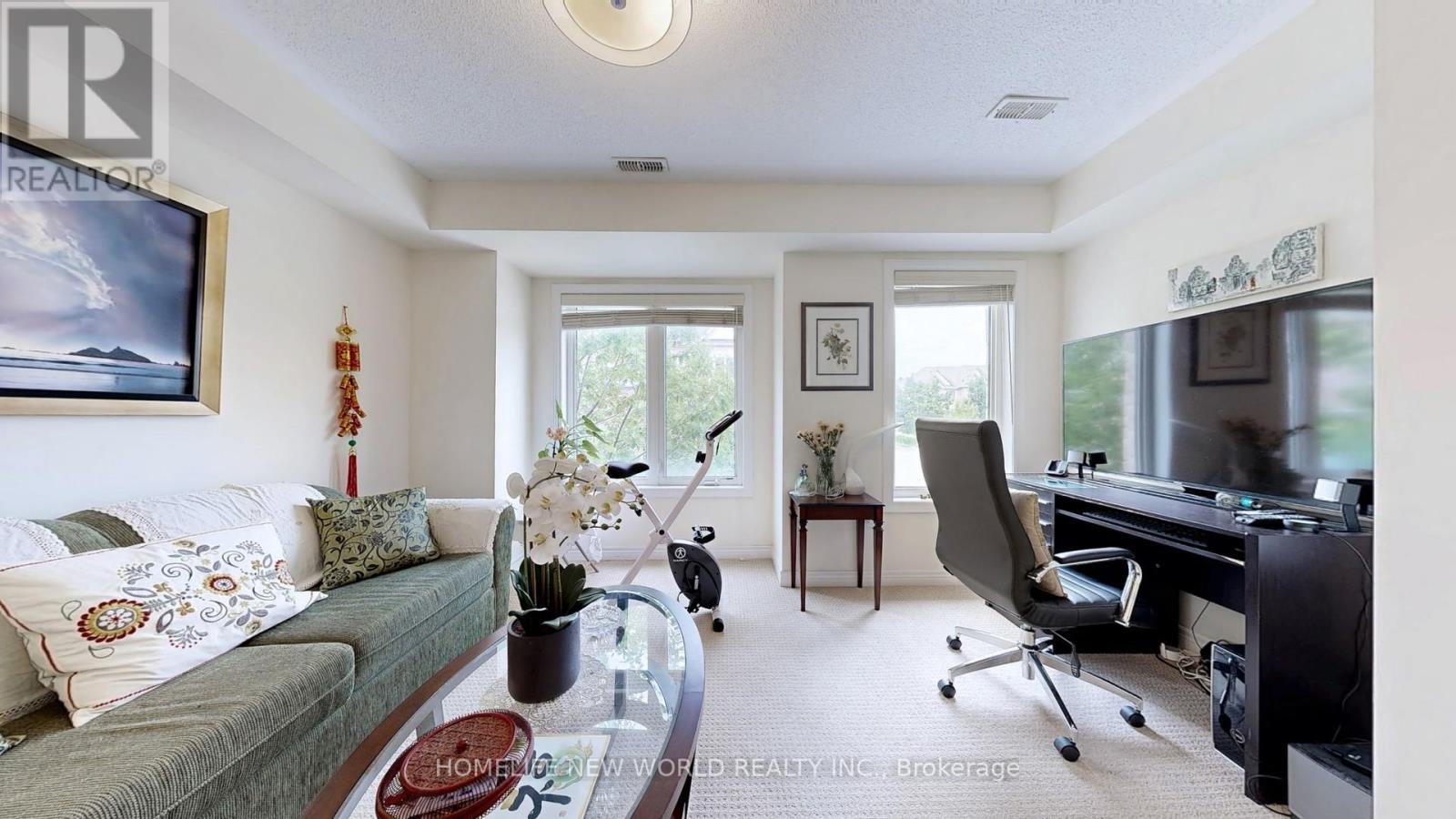 Photo 25 of 49 Kawneer Terrace, Toronto ON