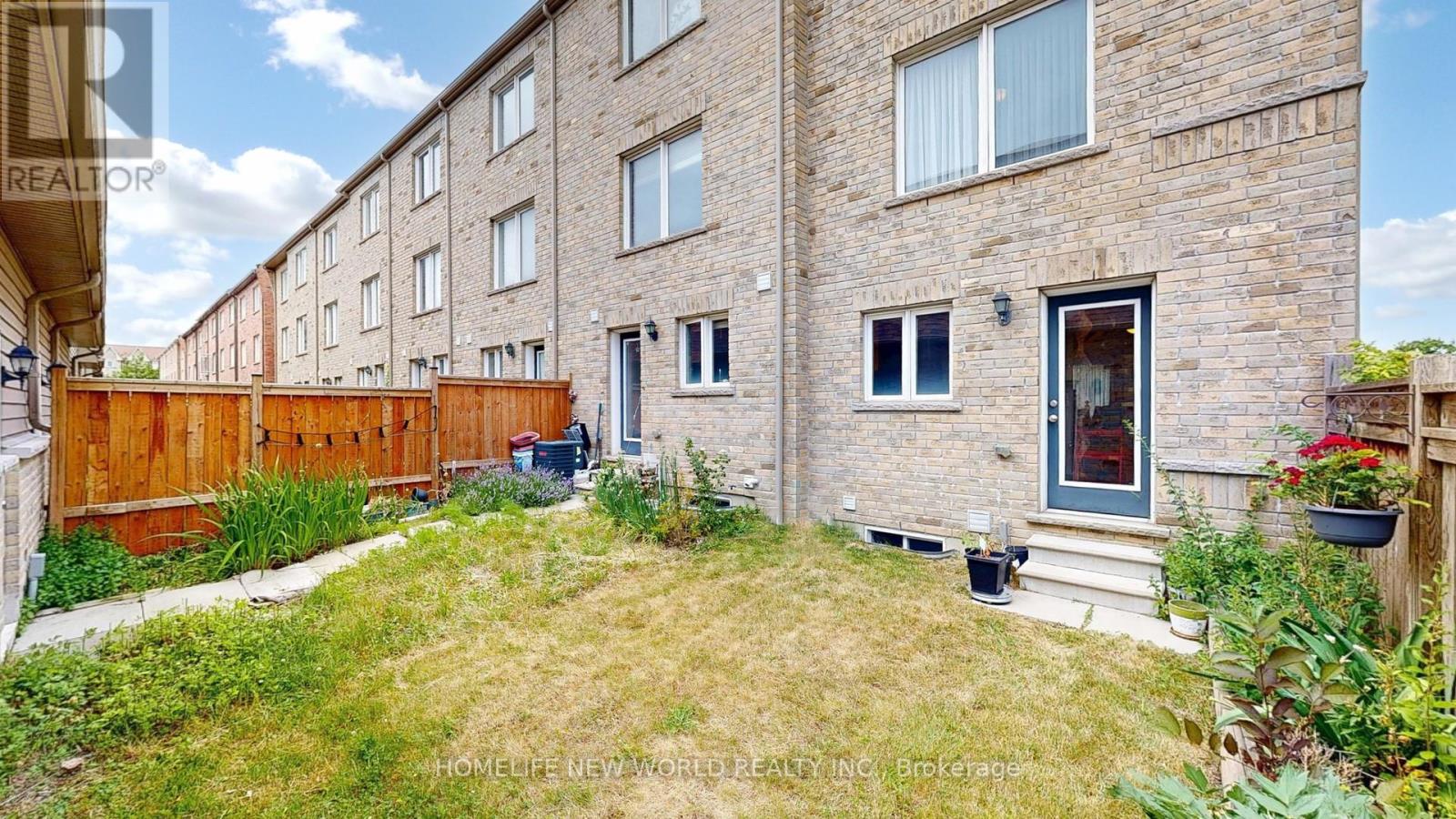 Photo 45 of 49 Kawneer Terrace, Toronto ON