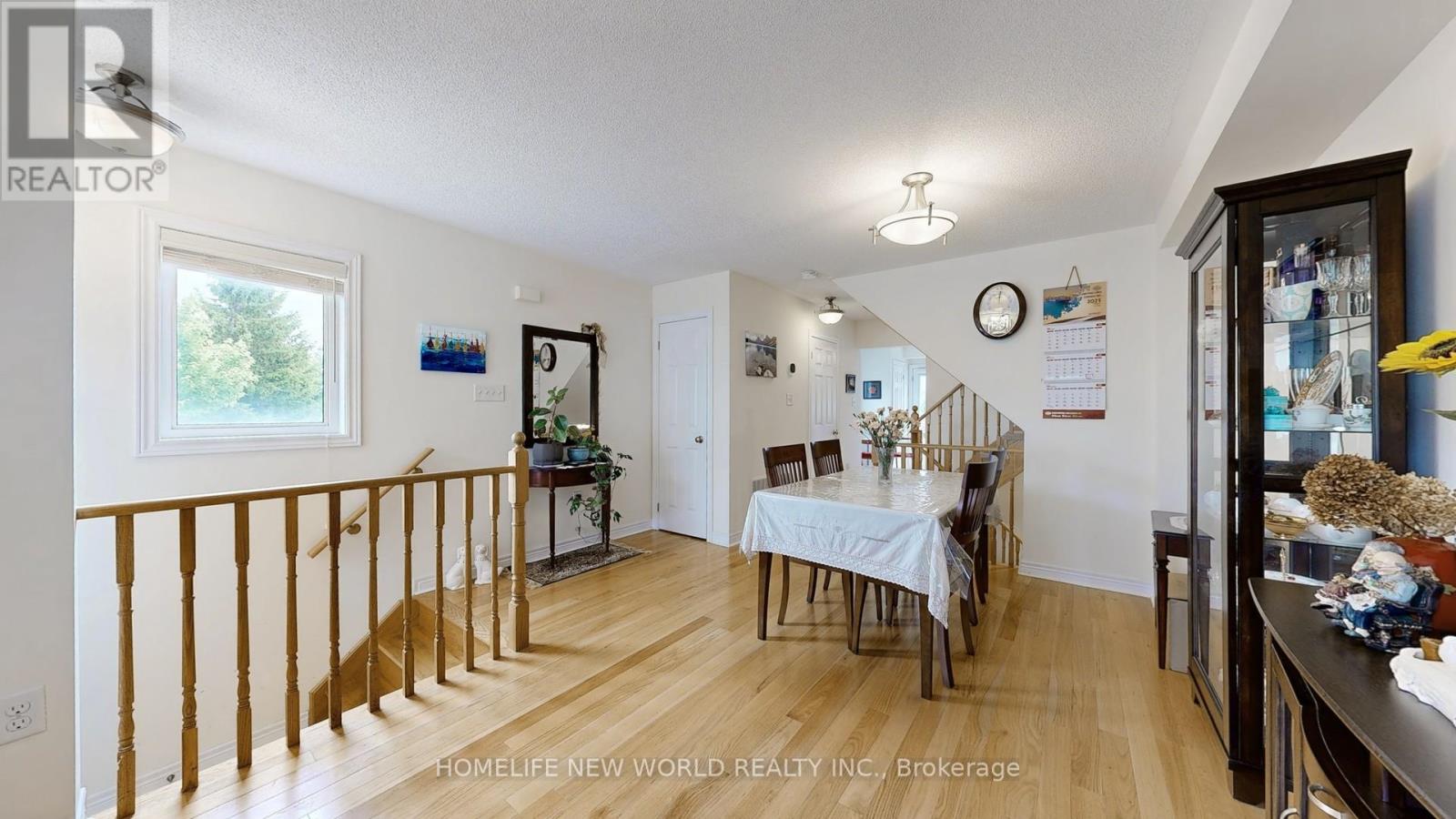 Photo 7 of 49 Kawneer Terrace, Toronto ON