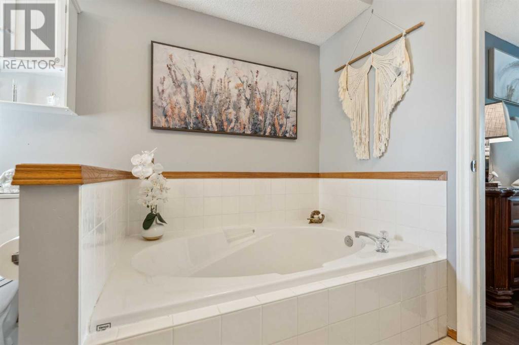 Single Family House for Sale in  Somerset Way SW Somerset Calgary 