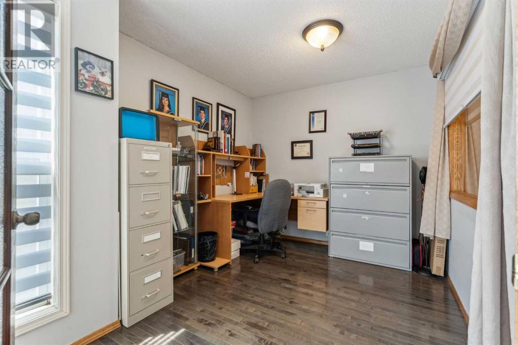 Single Family House for Sale in  Somerset Way SW Somerset Calgary 