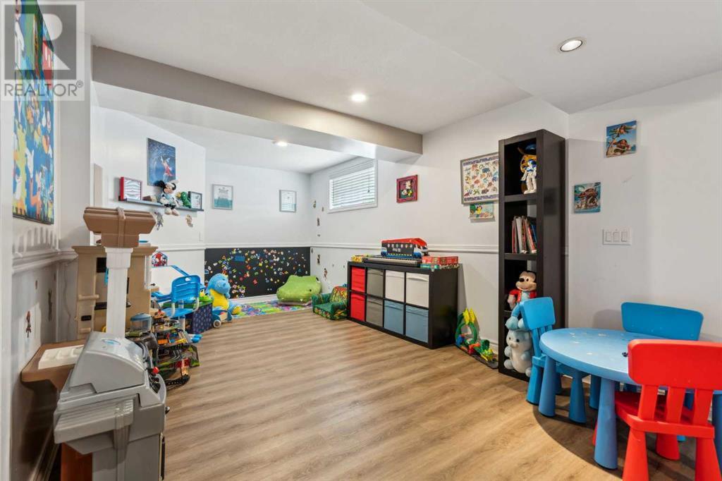 Single Family House for Sale in  Somerset Way SW Somerset Calgary 