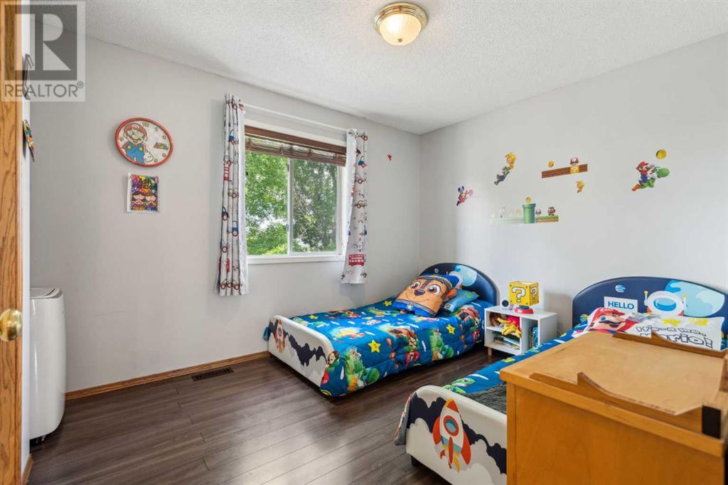 Single Family House for Sale in  Somerset Way SW Somerset Calgary 