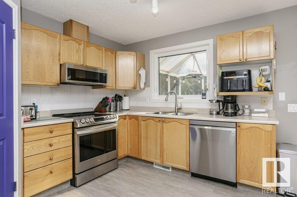 Photo 41 of 65 Dalton Wy, Sherwood Park AB