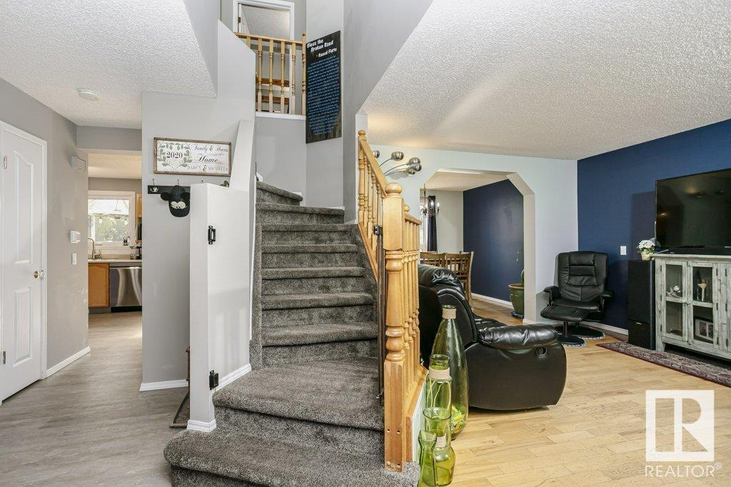 Photo 3 of 65 Dalton Wy, Sherwood Park AB