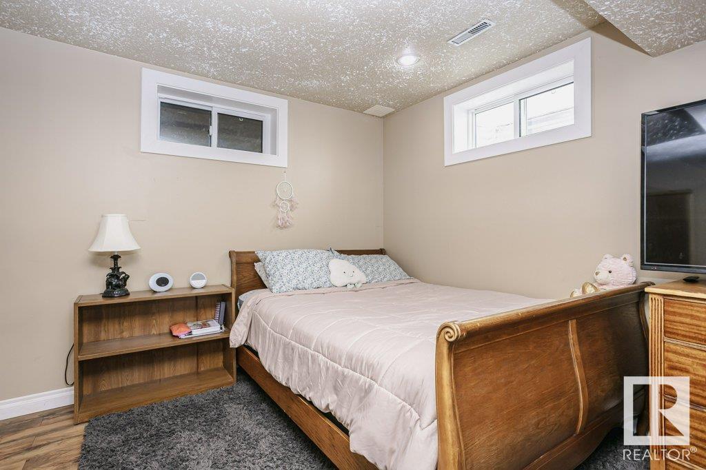 Photo 35 of 65 Dalton Wy, Sherwood Park AB