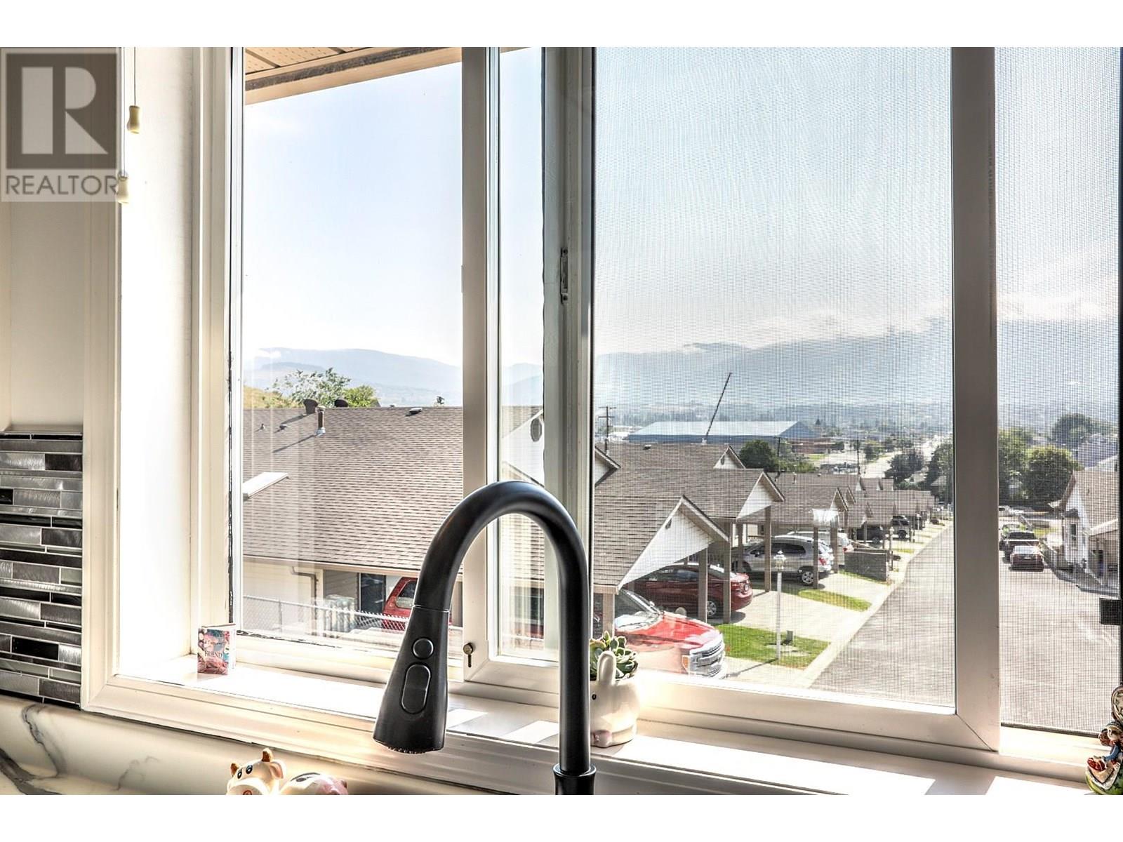 15 4210 Alexis Park Drive, Vernon