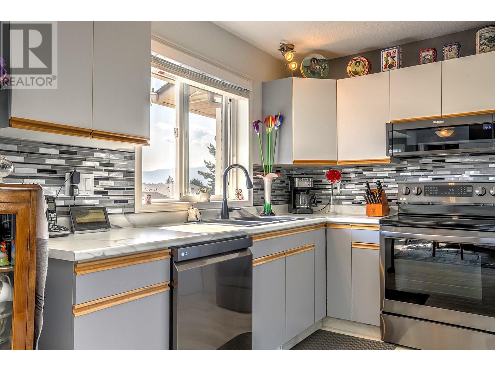 15 4210 Alexis Park Drive, Vernon