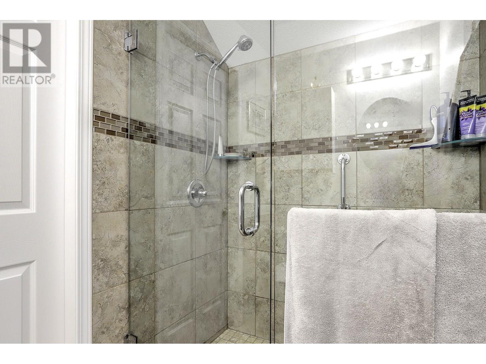 15 4210 Alexis Park Drive, Vernon