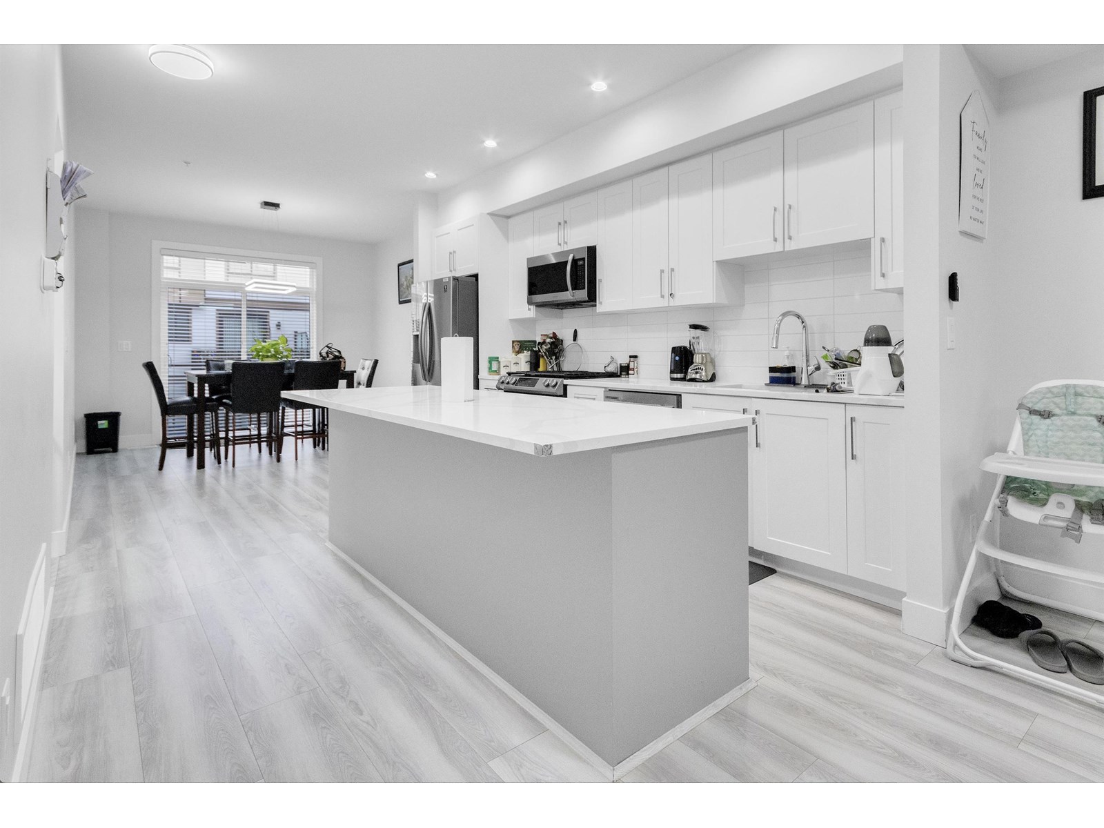 Photo 10 of 22 19631 55 A Avenue, Langley BC