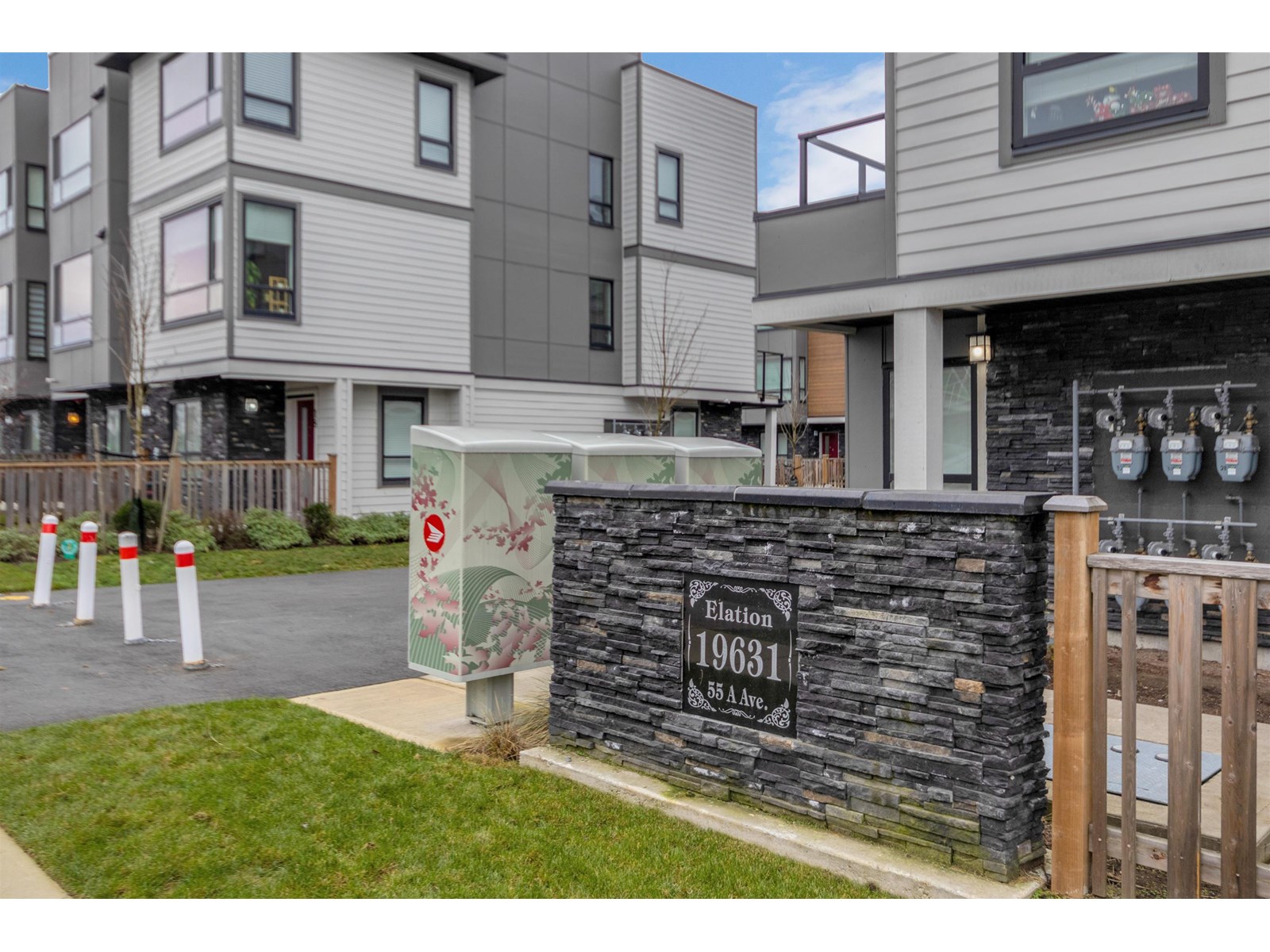 Photo 1 of 22 19631 55 A Avenue, Langley BC