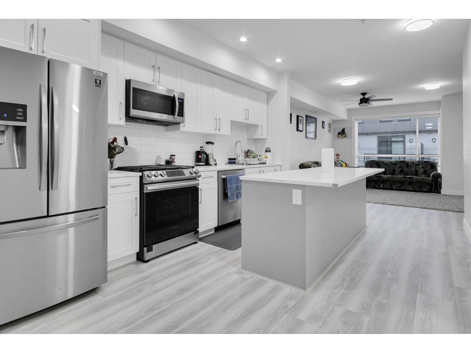 Photo 8 of 22 19631 55 A Avenue, Langley BC