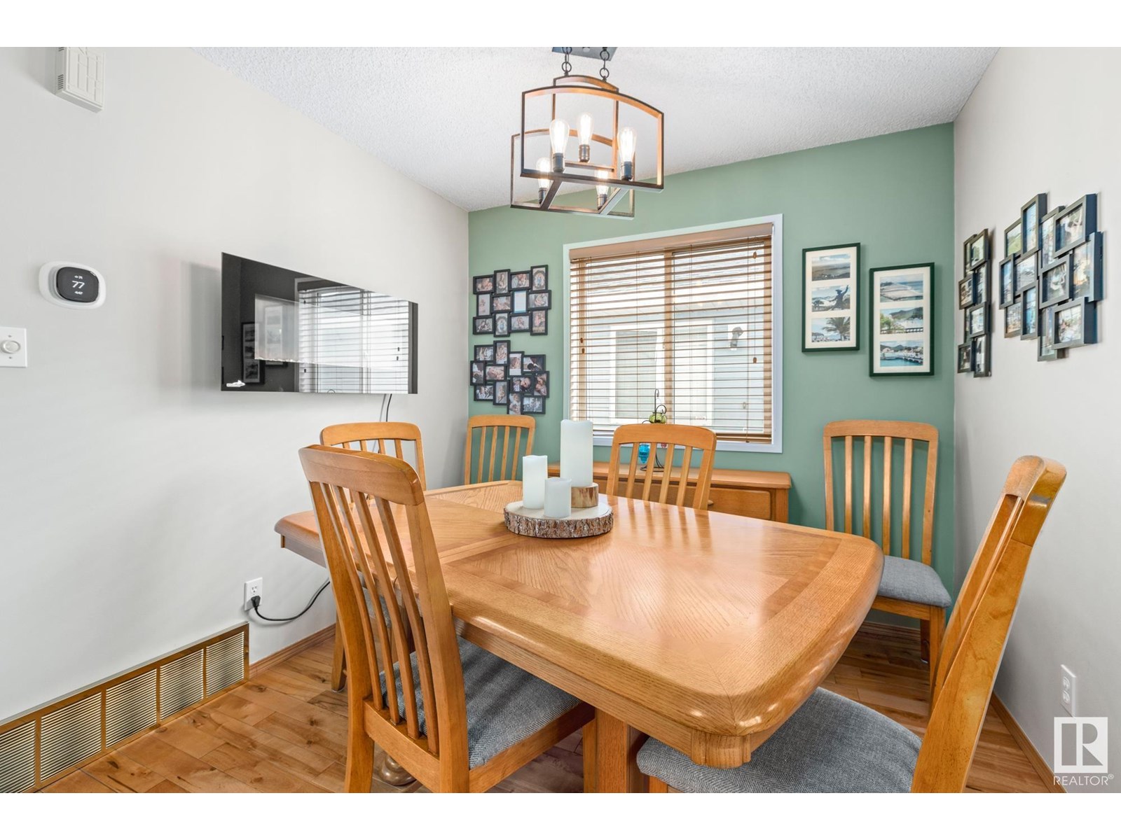 Photo 10 of 5827 162 B Av Nw, Edmonton AB