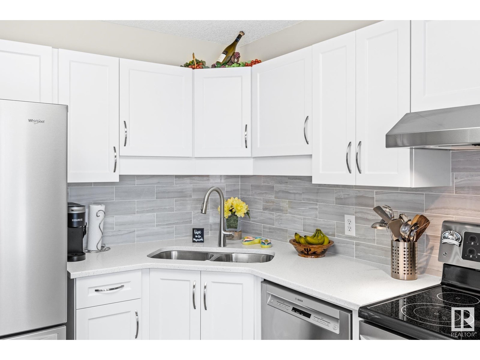 Photo 14 of 5827 162 B Av Nw, Edmonton AB