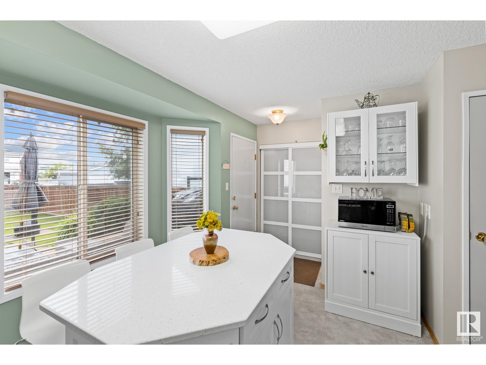 Photo 15 of 5827 162 B Av Nw, Edmonton AB