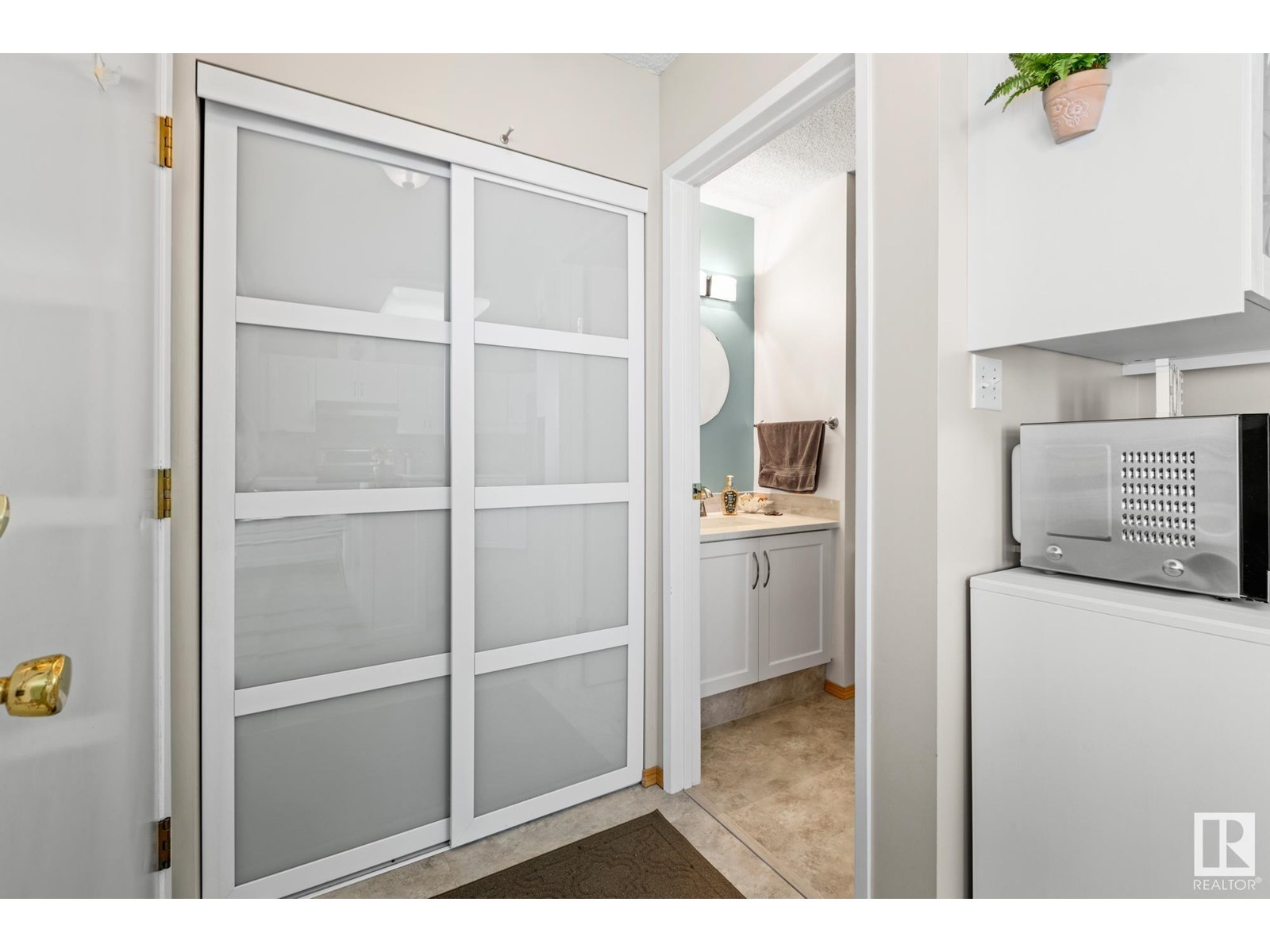 Photo 17 of 5827 162 B Av Nw, Edmonton AB